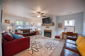 Home In The Pines Near Downtown w Hottub