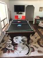 Home In The Pines Near Downtown w Hottub