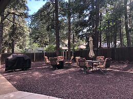 Home In The Pines Near Downtown w Hottub