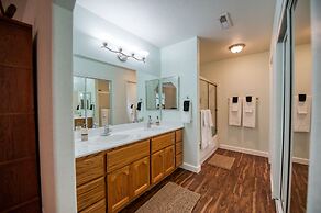 Home In The Pines Near Downtown w Hottub