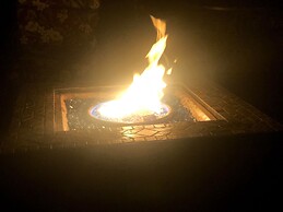 Home In The Pines Near Downtown w Hottub