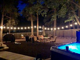 Home In The Pines Near Downtown w Hottub