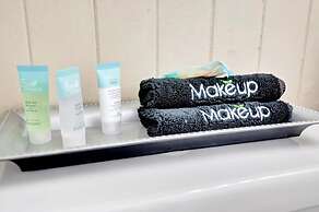 Stones Throw Beachside Bungalow 2 AT THE Beach