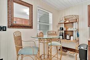 Stones Throw Beachside Bungalow 2 AT THE Beach