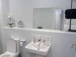 2br-sleeps4-citycentre-parking-rooftop