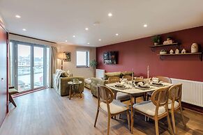 Waterside Living I Luxe Apartments