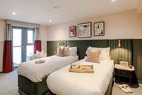 Waterside Living I Luxe Apartments