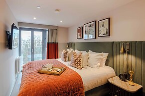 Waterside Living I Luxe Apartments