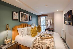Waterside Living I Luxe Apartments