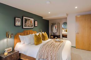 Waterside Living I Luxe Apartments