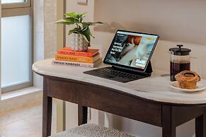 Waterside Living I Luxe Apartments