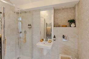 Waterside Living I Luxe Apartments