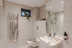 Waterside Living I Luxe Apartments