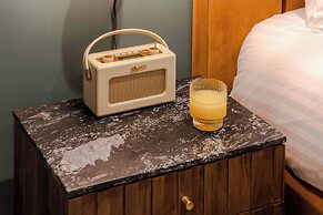 Waterside Living I Luxe Apartments