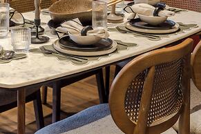 Waterside Living I Luxe Apartments