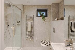 Waterside Living I Luxe Apartments