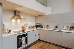 Waterside Living I Luxe Apartments