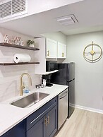 NEW Central Buckhead Apt Atlanta Gem