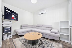 Elvi s Beachside Trio