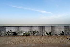 Stones Throw Beachfront Premier Suite 4 Views