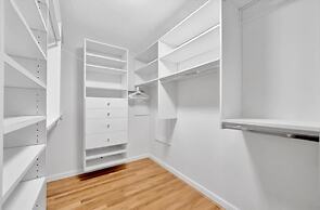 Stones Throw Beachfront Premier Suite 4 Views