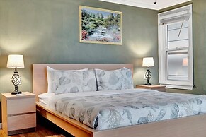 Stones Throw Beachfront Premier Suite 4 Views