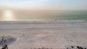 Stones Throw Beachfront Premier Suite 4 Views