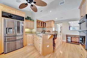 Stones Throw Beachfront Premier Suite 4 Views