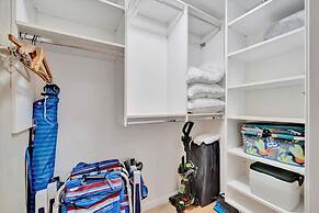 Stones Throw Beachfront Premier Suite 4 Views