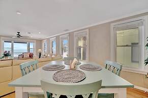 Stones Throw Beachfront Premier Suite 4 Views