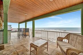 Stones Throw Beachfront Premier Suite 4 Views