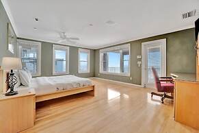 Stones Throw Beachfront Premier Suite 4 Views