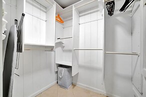 Stones Throw Beachfront Family Suite 3 Views