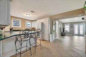 Stones Throw Beachfront Family Suite 3 Views