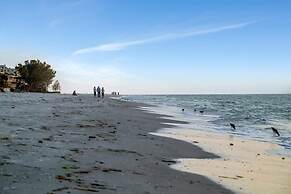 Stones Throw Beachfront Family Suite 3 Views