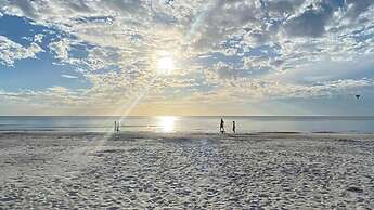 Beach Cottage 1212 in Indian Shores