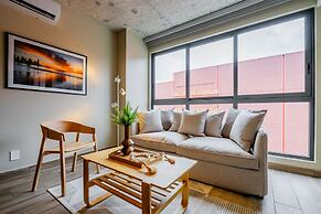 w Majestic 1BR w Great Pool in Centriqo