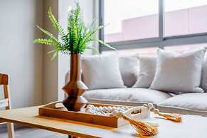 w Majestic 1BR w Great Pool in Centriqo