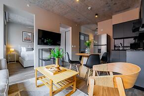 w Majestic 1BR w Great Pool in Centriqo