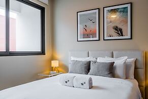 w Majestic 1BR w Great Pool in Centriqo