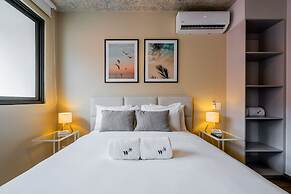 w Majestic 1BR w Great Pool in Centriqo