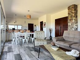 La Colina by Carmelodays