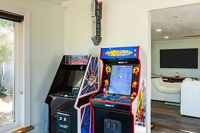 Sunset Grove Two Beautiful Homes w Private Pool