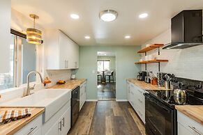 Sunset Grove Two Beautiful Homes w Private Pool