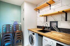 Sunset Grove Two Beautiful Homes w Private Pool