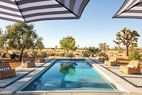 Sunset Grove Two Beautiful Homes w Private Pool