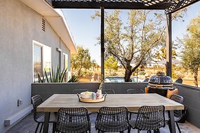 Sunset Grove by Avantstay New Pool Desert Views