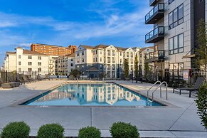 Prime Walkable Midtown Location Pool Gym Outlaw s Den by Avantstay