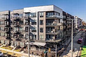 Prime Walkable Midtown Location Pool Gym Outlaw s Den by Avantstay