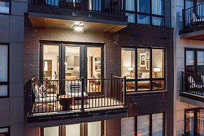 Prime Walkable Midtown Location Pool Gym Outlaw s Den by Avantstay